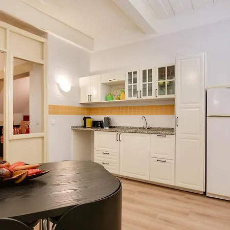 Апартаменты Charming New In The Heart Of Лиссабон