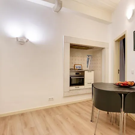 Апартаменты Charming New In The Heart Of Лиссабон